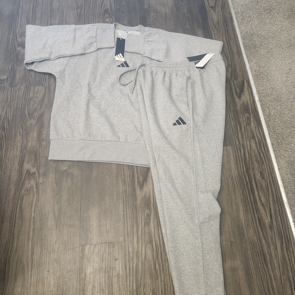 BWT Adidas Originals Men's  Gray/Black SweatSuit (Crewneck & Jogger) Sz XXL/M